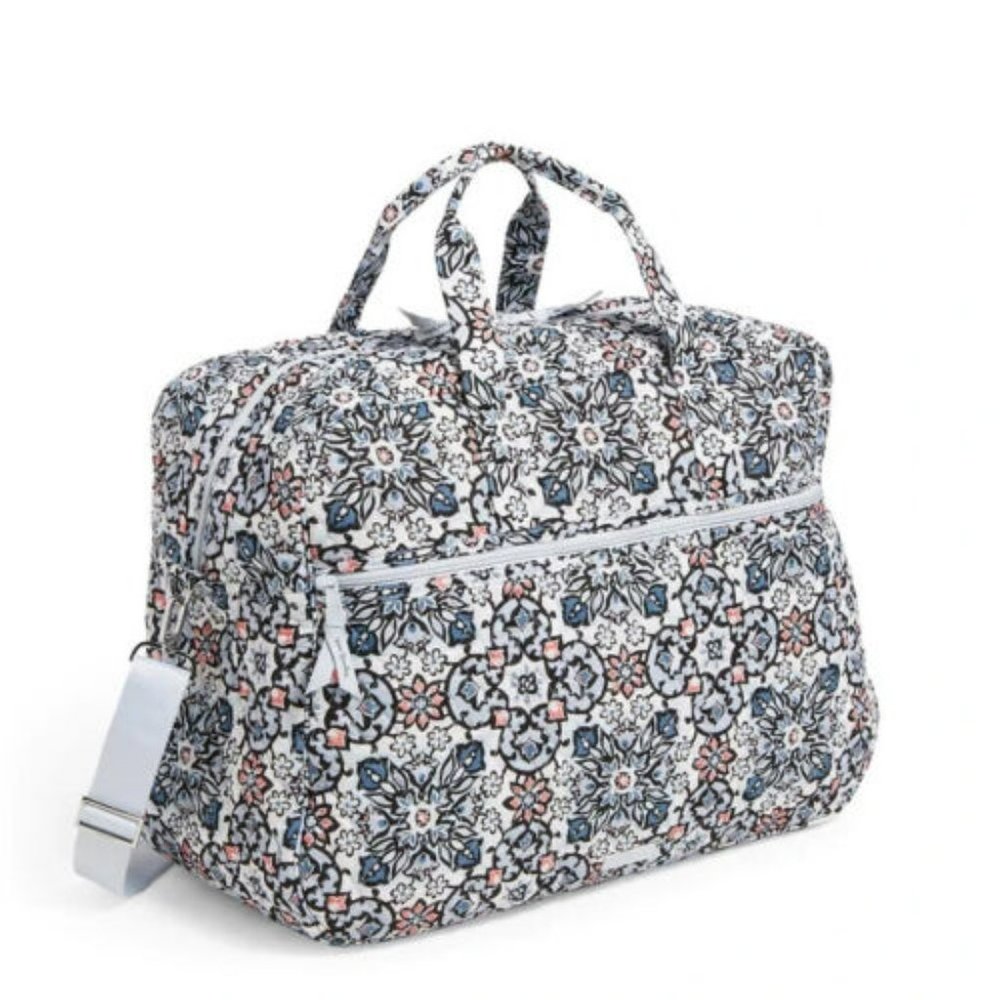 🎉HP🎉Vera Bradley Grand Traveler in Lisbon Medallion - Picture 3 of 7